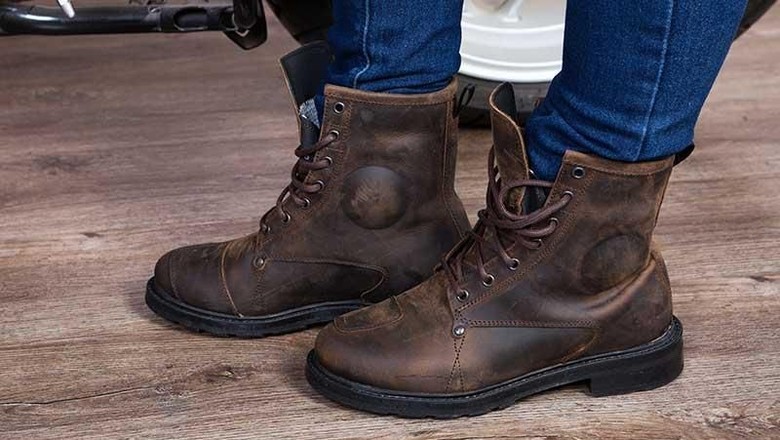 Vreal Sepatu Kulit Tetap Kece Habis Kena Hujan, Ini Caranya