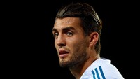 Mateo Kovacic. Gelandang internasional Kroasia ini lahir pada 6 Mei 1994 di Austria. Direkrut Real Madrid pada musim panas 2015 tapi peluang main yang relatif minim musim ini membuat masa depannya terus dispekulasikan. (Foto: Manuel Queimadelos Alonso/Getty Images)
