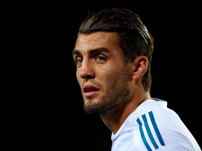 BARCELONA, SPAIN - AUGUST 13: Mateo Kovacic of Real Madrid looks on during a warm up prior to the Supercopa de Espana Supercopa Final 1st Leg match between FC Barcelona and Real Madrid at Camp Nou on August 13, 2017 in Barcelona, Spain. (Photo by Manuel Queimadelos Alonso/Getty Images)