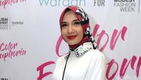 Senyuman Manis Zaskia Sungkar Usai Operasi