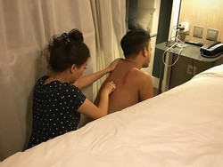 Ketika Kerokan Sarwendah pada Ruben Onsu Jadi Viral