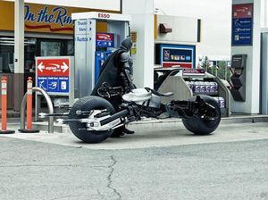 Kocak! Mengintip Kehidupan Sehari-hari Para Superhero