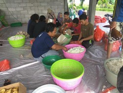 Bantu Korban Banjir, Posko dan Dapur Umum Didirikan di Porong