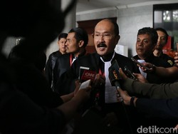 Lawan KPK, Fredrich Yunadi Pertimbangkan Ajukan Praperadilan