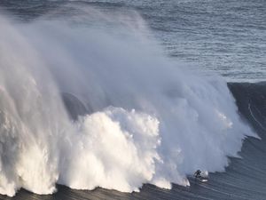 Pelayaran Kolaka ke Bajoe Ditutup karena Cuaca Buruk