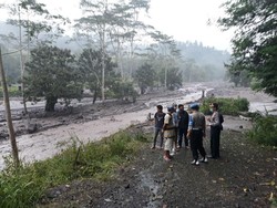 Bahaya! Polisi Imbau Warga Jauhi Aliran Lahar Dingin Gunung Agung