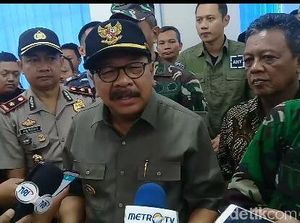 Pemprov Siapkan Anggaran Rp 100 Miliar Bagi Korban Banjir Pacitan Pemprov Siapkan Anggaran Rp 100 Miliar Bagi Korban Banjir Pacitan