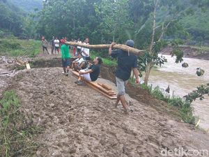 Jembatan Diterjang Banjir, Warga di Dusun Wunut Bantul Terisolir