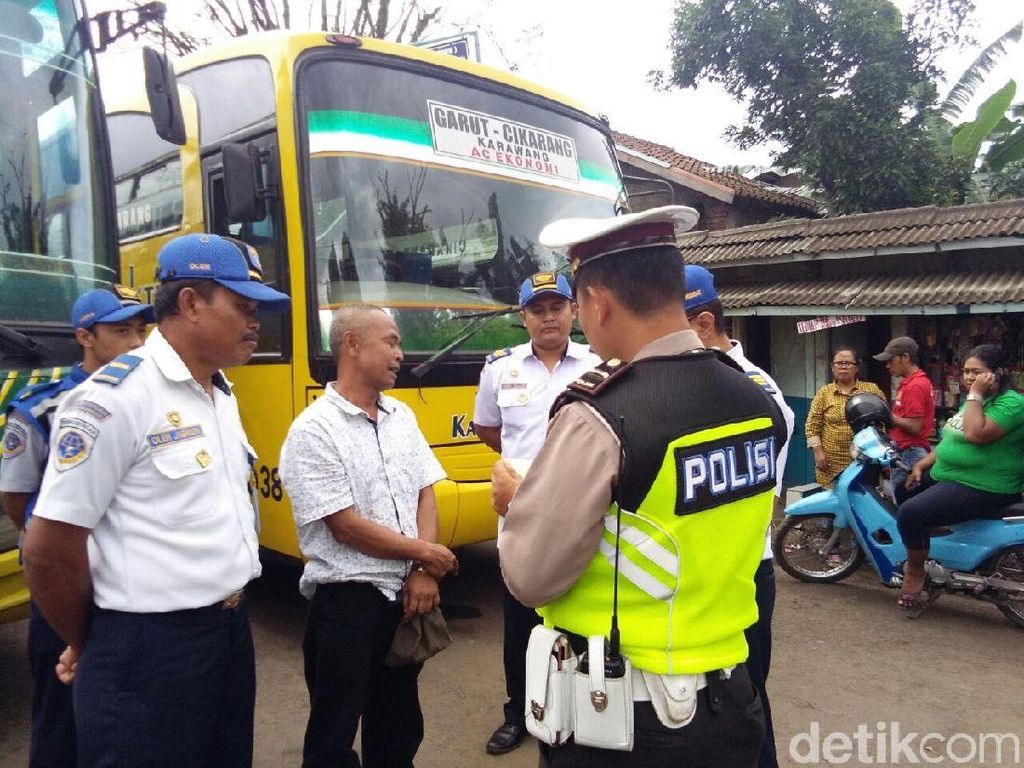 Libur Panjang, Polisi di Garut Cek Kelaikan Bus dan Tempat Wisata Libur Panjang, Polisi di Garut Cek Kelaikan Bus dan Tempat Wisata