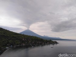 Polisi 24 Jam Jaga Ternak dan Harta Benda Pengungsi Gunung Agung