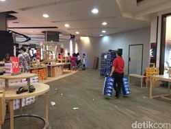 Tutup 3 Desember, Ini Barang yang Tersisa di Matahari Taman Anggrek