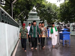 Hari Pertama Menjabat, Kombes Rudi Ziarah ke Makam Sunan Ampel