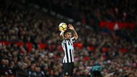 Saat Newcastle United kalah 0-3 dari Watford, salah satu pemainnya membuat gol bunuh diri. Dia adalah DeAndre Yedlin (Foto: Alex Livesey/Getty Images)