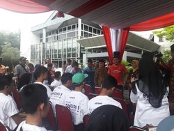 Hadiri Pengecatan Tiang JLNT Kasablanka, Sandi: Ini Ide Pak Anies