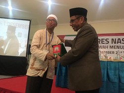 Dianggap Pahlawan Al Maidah, Buni Yani Dapat Hadiah Umroh