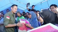 Gerilya AHY Bantu Korban Banjir Pacitan Hingga ke Desa