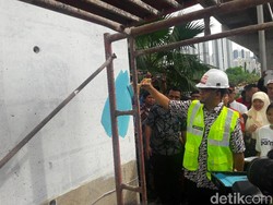 Anies-Sandi Resmikan Program Mural Tiang JLNT di Kasablanka