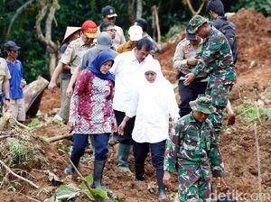 Kemensos Beri Bantuan Korban Banjir Pacitan Rp 1,3 Miliar Kemensos Beri Bantuan Korban Banjir Pacitan Rp 1,3 Miliar