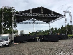 Panggung Besar Reuni 212 Sudah Berdiri di Monas
