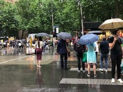 Badai Hujan dan Petir Berlanjut di Melbourne