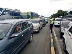 Tol Jakarta-Cikampek Padat Sore ini, Contra Flow Diberlakukan