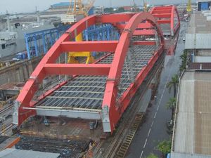 Bentang Utama Jembatan Terpanjang Papua Siap Dikirim dari Surabaya
