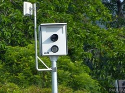 Malaysia Pasang CCTV Pemantau Pengendara yang Asyik Main HP