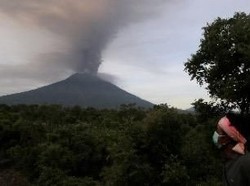 Gunung Agung Erupsi, STP Nusa Dua Bali Turun Tangan