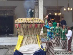 Sultan HB X Awali Rebutan Gunungan Bromo Yang Hanya Ada Tiap 8 Tahun