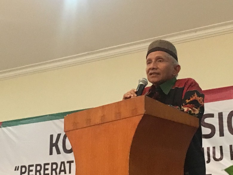 Jokowi Bagi-bagi Sertifikat Tanah, Amien Rais: Pengibulan!