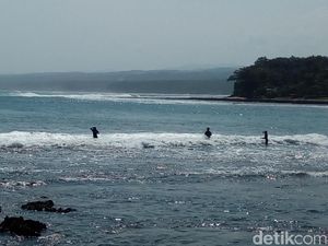 Liburan ke Pantai Selatan Jabar, Jangan Berenang di Zona Merah Liburan ke Pantai Selatan Jabar, Jangan Berenang di Zona Merah