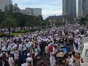 Panitia Reuni 212: Peserta Melebihi 7,5 Juta Orang Panitia Reuni 212: Peserta Melebihi 7,5 Juta Orang