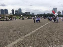 Massa 212 Bersih-bersih Sampah, Monas Kembali Kinclong