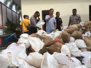 Polisi Gagalkan Penyelundupan 8 Ton Batu Cinnabar