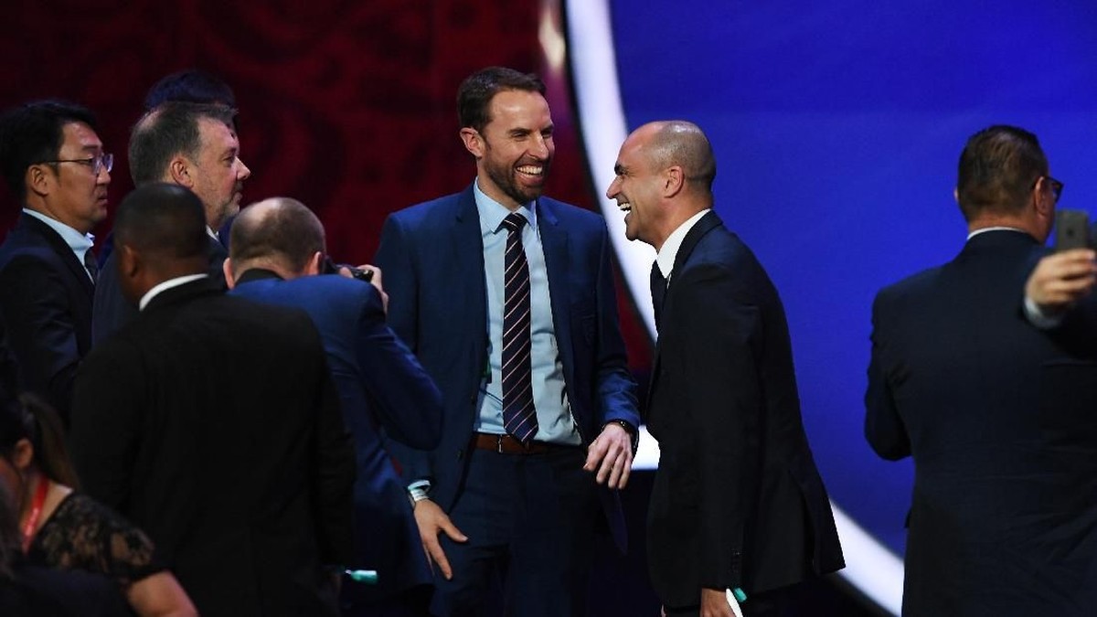 Pelatih Timnas Inggris Gareth Southgate dan pelatih Belgia Roberto Martinez (Foto: Shaun Botterill/Getty Images)