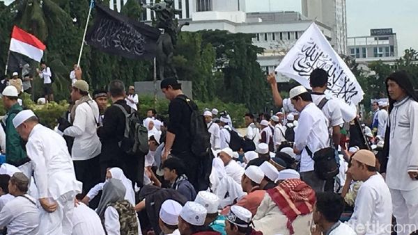 Bendera-bendera yang Berkibar di Reuni 212