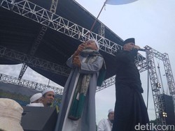 Ahmad Dhani Nyanyi Lagu Aksi Bela Islam di Reuni 212