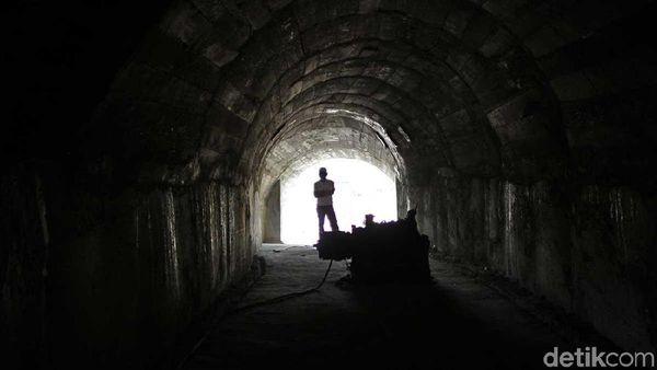 Foto: Masuk ke Perut Bumi di Sawahlunto