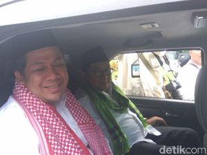 Fadli Zon-Fahri Hamzah Datang Semobil, Alumni 212 Bikin Barikade