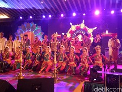 Hadiri Acara Perayaan Deepavali, Anies-Sandi Disambut Tarian India