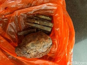 Granat Nanas dan Peluru Ditemukan Warga Jember Saat Gali Drainase
