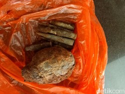 Granat Nanas dan Peluru Ditemukan Warga Jember Saat Gali Drainase