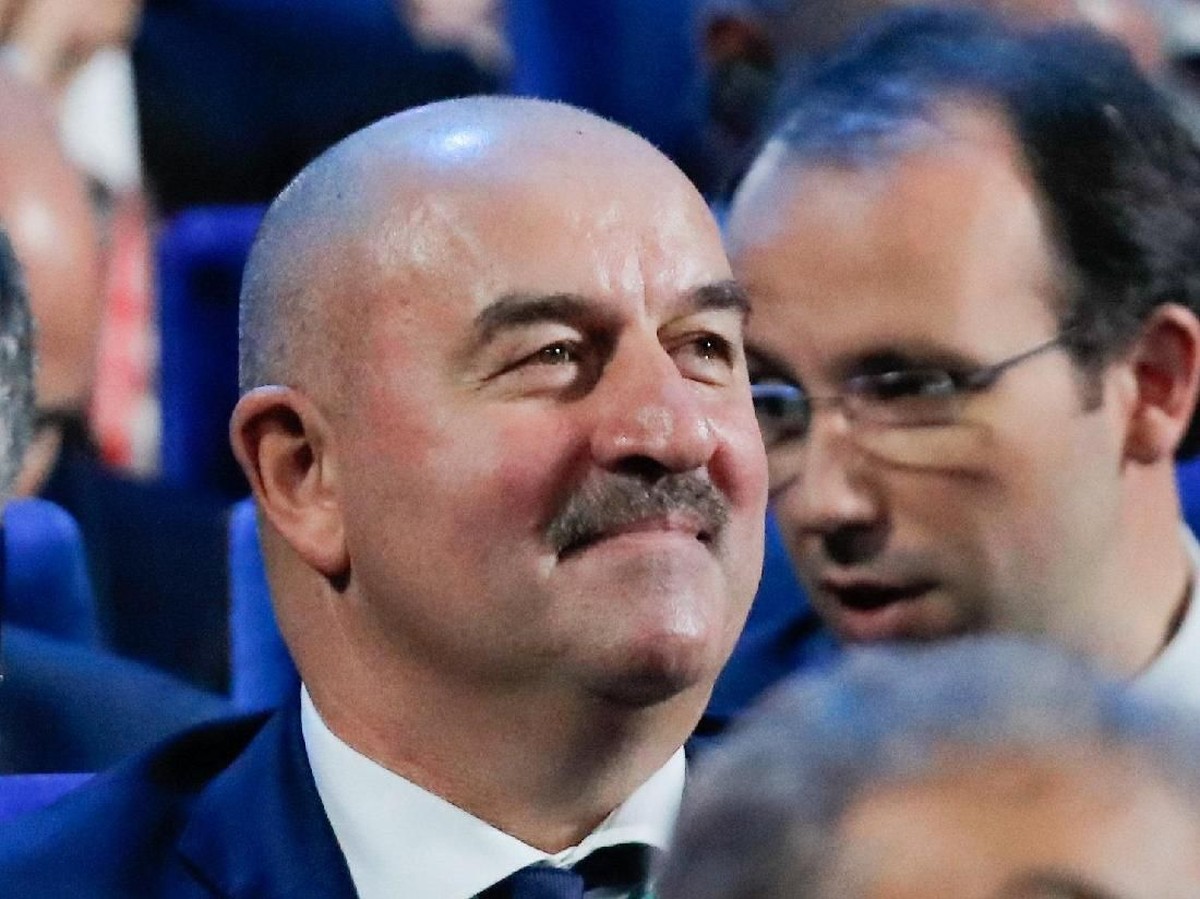 Pelatih Rusia Stanislav Cherchesov (Maxim Shemetov/Reuters)