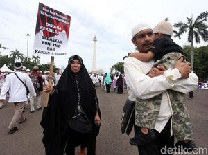 Foto: Keluarga-keluarga yang Piknik di Reuni 212