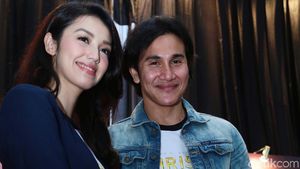 Pesona Vino dan Velove di Premiere Chrisye