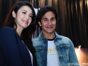 Pesona Vino dan Velove di Premiere Chrisye Pesona Vino dan Velove di Premiere Chrisye
