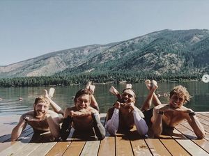 Kocak, Para Pria Parodikan Gaya Wanita di Instagram