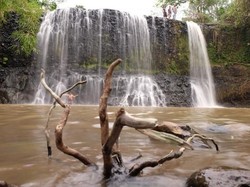 Long Weekend Ini, Yuk Basah-basahan di Air Terjun Anggal