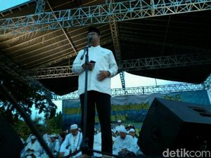 Pidato dan Bunga dari Anies Baswedan di Reuni 212 Monas