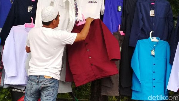 Penampakan Para Pencari Rezeki Saat Reuni 212